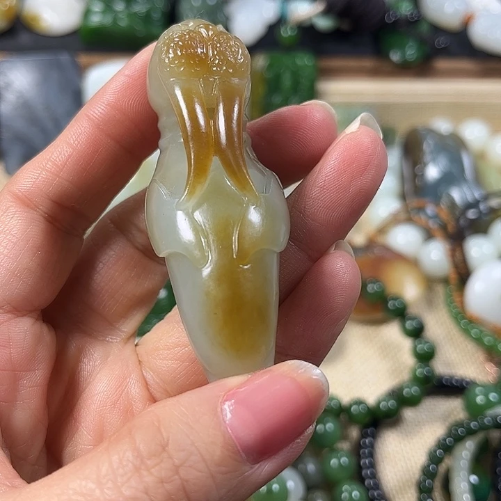 和田玉（糖玉）未镶嵌把件