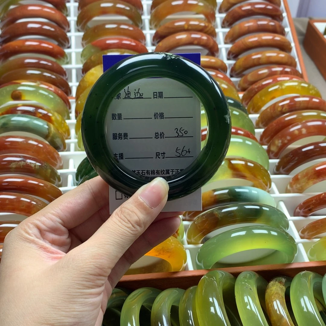 迪***！蛇纹石玉未镶嵌手镯