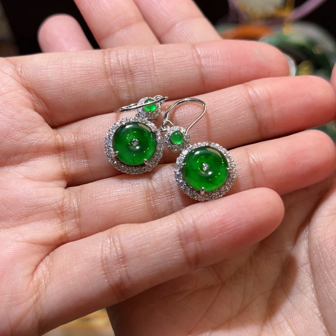 翡翠未镶嵌颈饰待编织