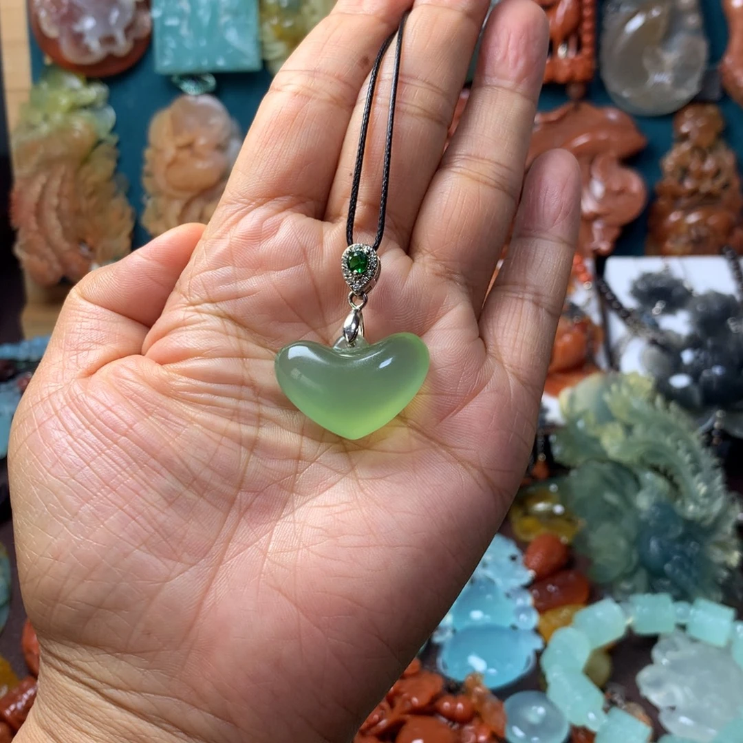 蛇纹石玉未镶嵌挂坠