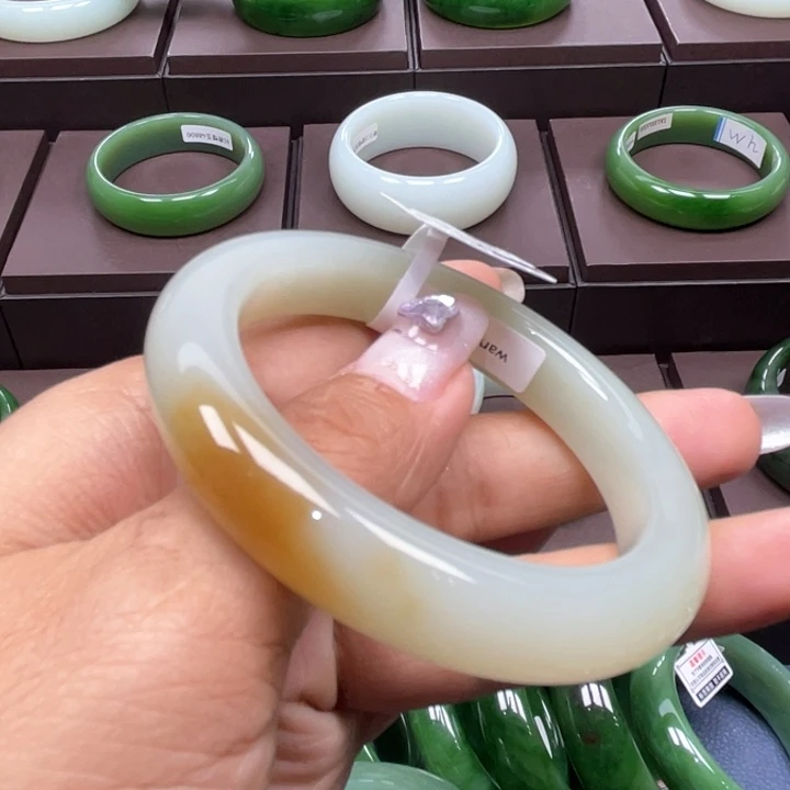 和田玉未镶嵌手镯