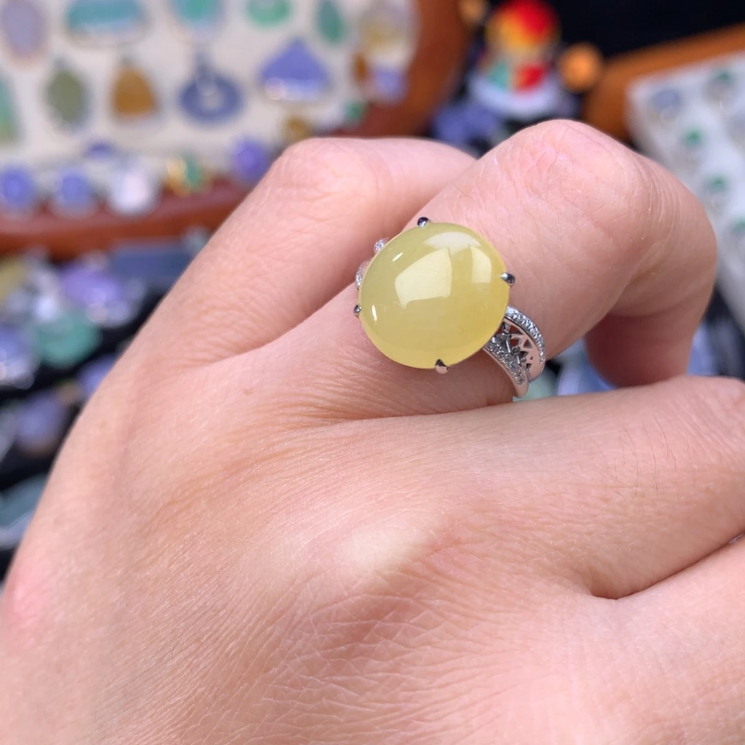 翡翠戒指18K金镶嵌蛋面戒指