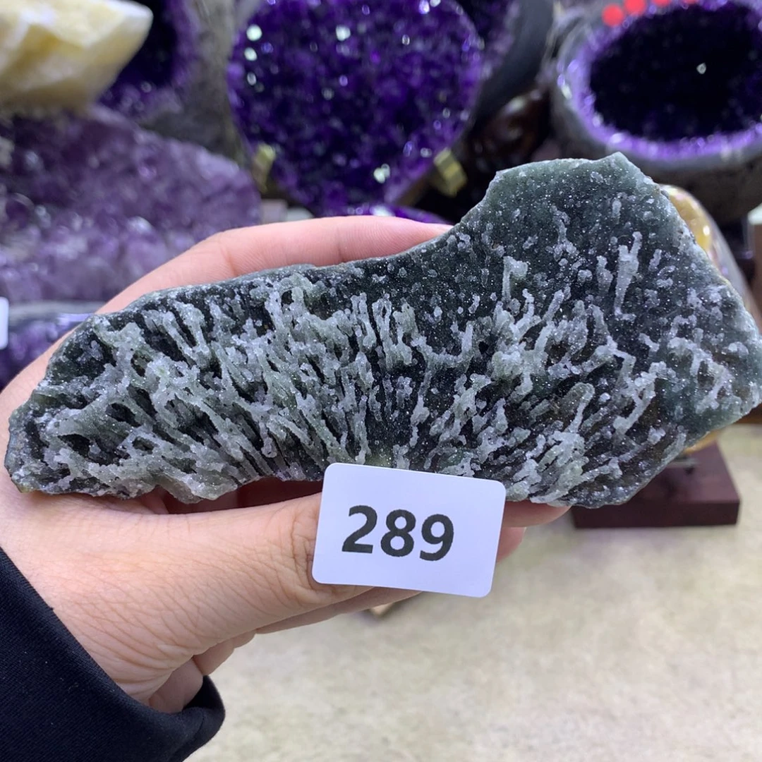 紫晶未镶嵌大型摆件（非配饰）