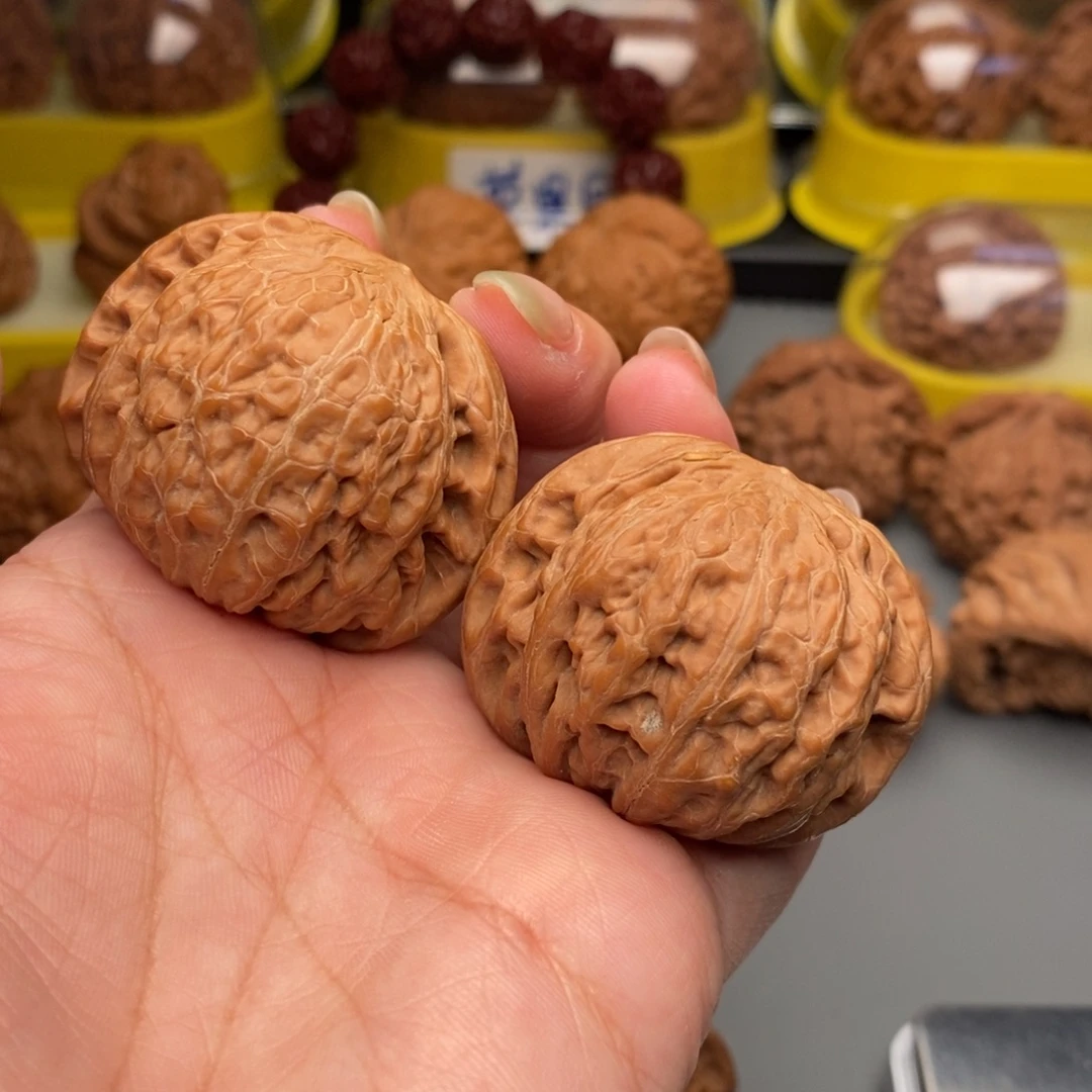 呼***哈木质类文玩核桃铁锤