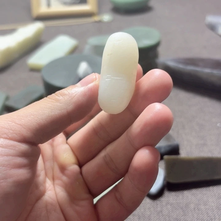 未镶嵌和田玉（糖玉）珠宝半成品