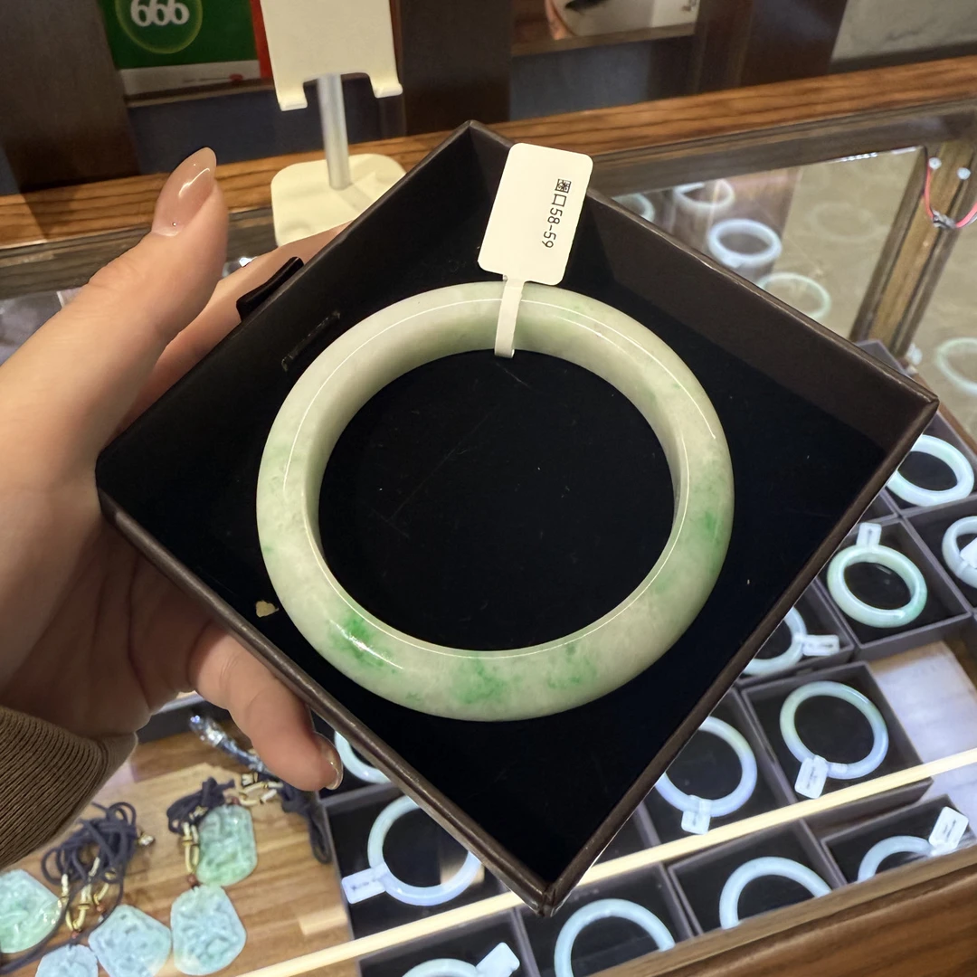 手链 飘花尽显珠光宝气