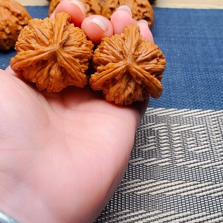 平***生文玩核桃吊坠三棱