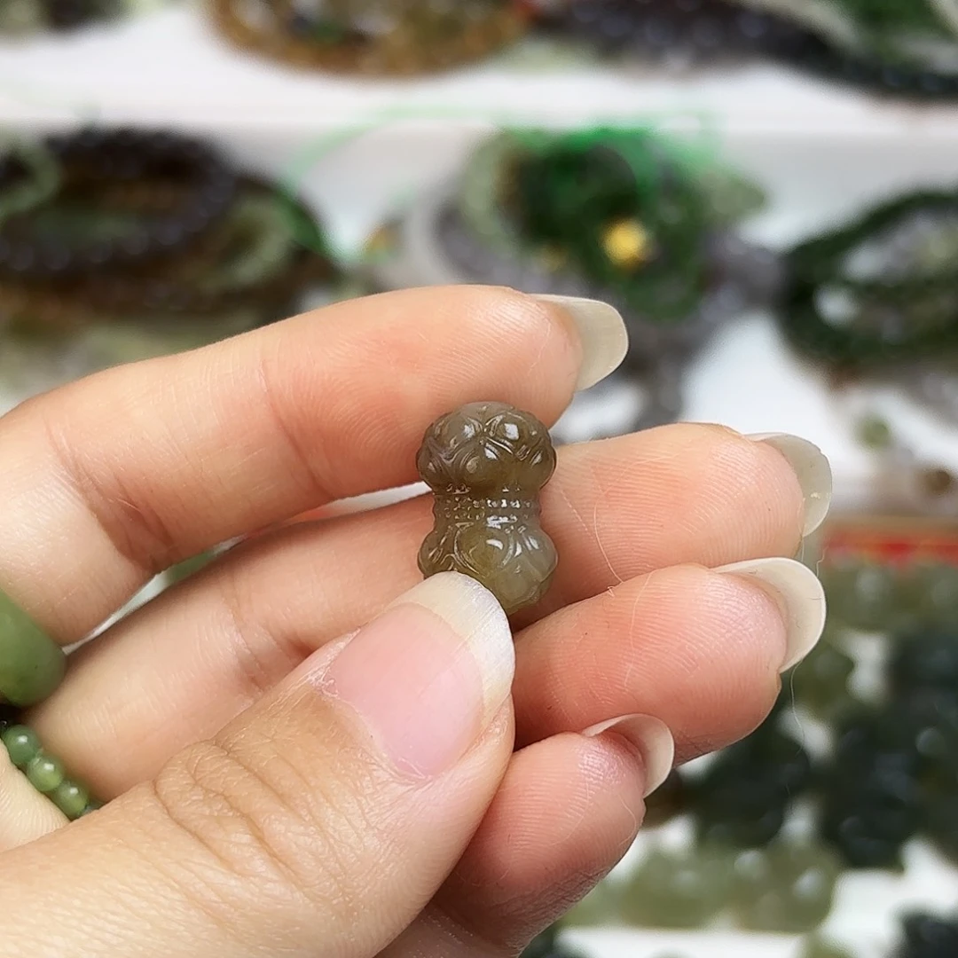 和田玉颈饰未镶嵌花****?糖并蒂莲1