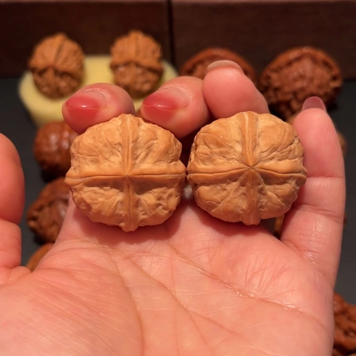 文玩核桃吊坠四棱