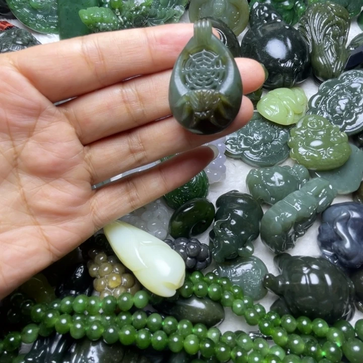 和田玉未镶嵌颈饰