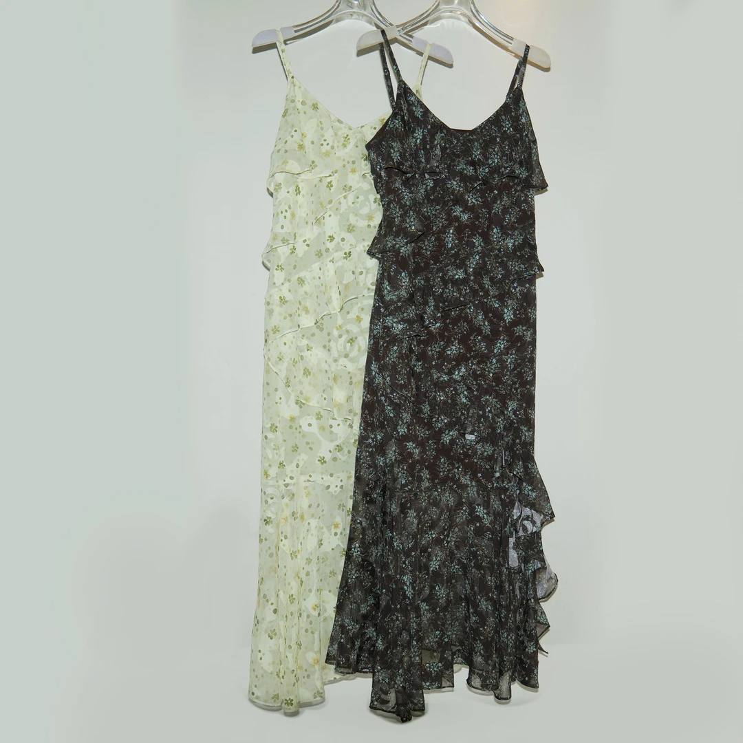 【亿哥原创】2025春夏花边吊带连衣裙小碎花度假风时尚日常百搭款