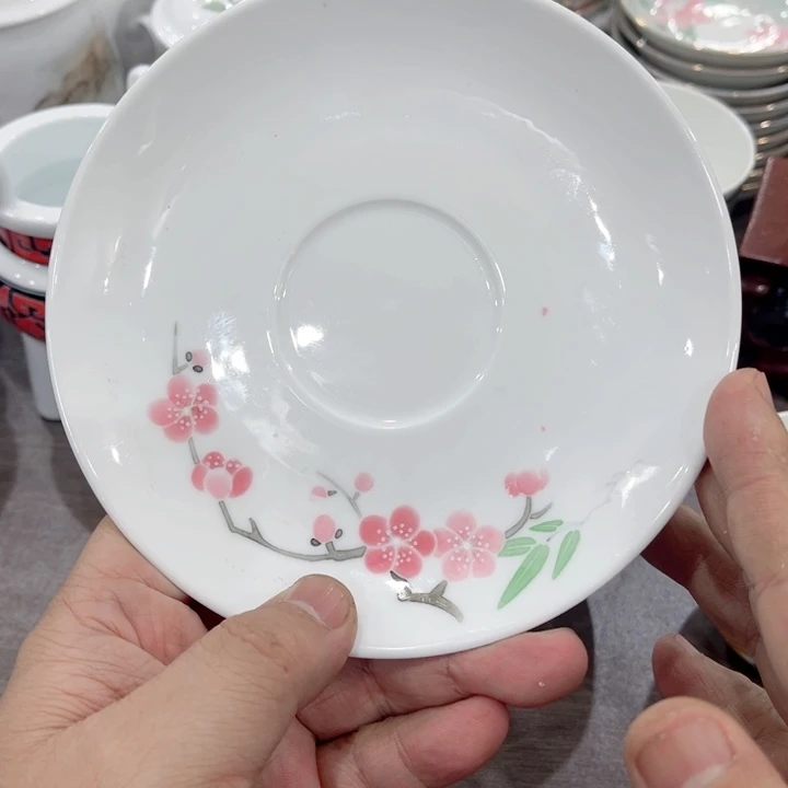 壶釉下五彩的瓷器和瓷器