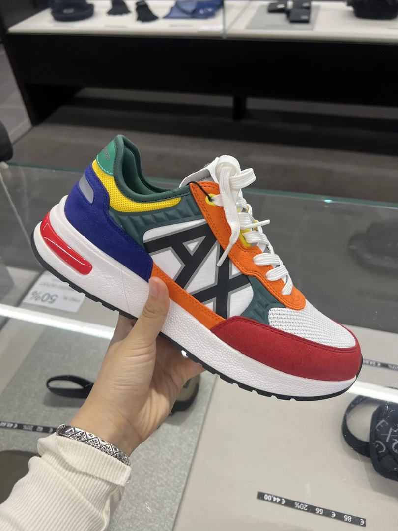 AX 阿玛尼男士彩标经典运动鞋 不退换