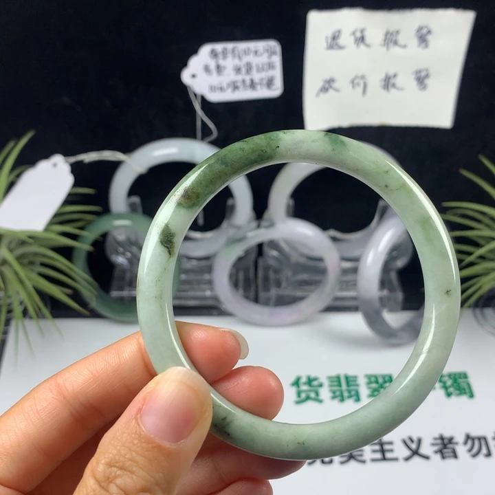 翡翠未镶嵌手镯1号。 59.9圈