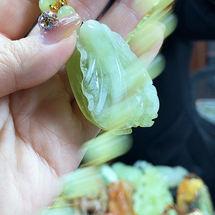 蛇纹石玉吊坠未镶嵌