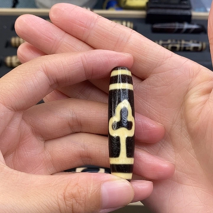 杨***钧玛瑙/玉髓（覆膜）未镶嵌颈饰