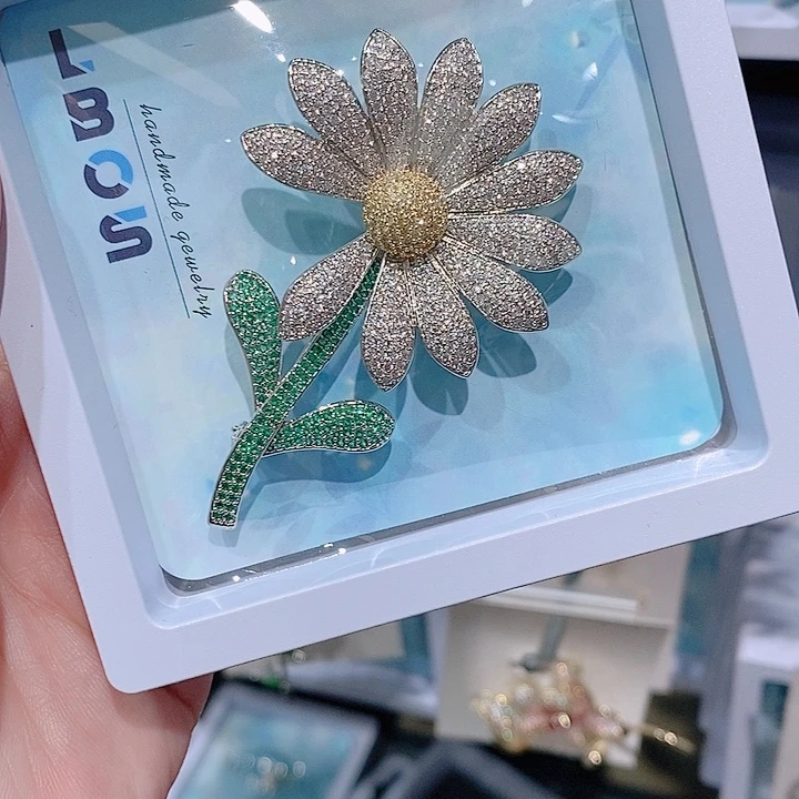 锆石铜合金向日葵胸针 带叶子