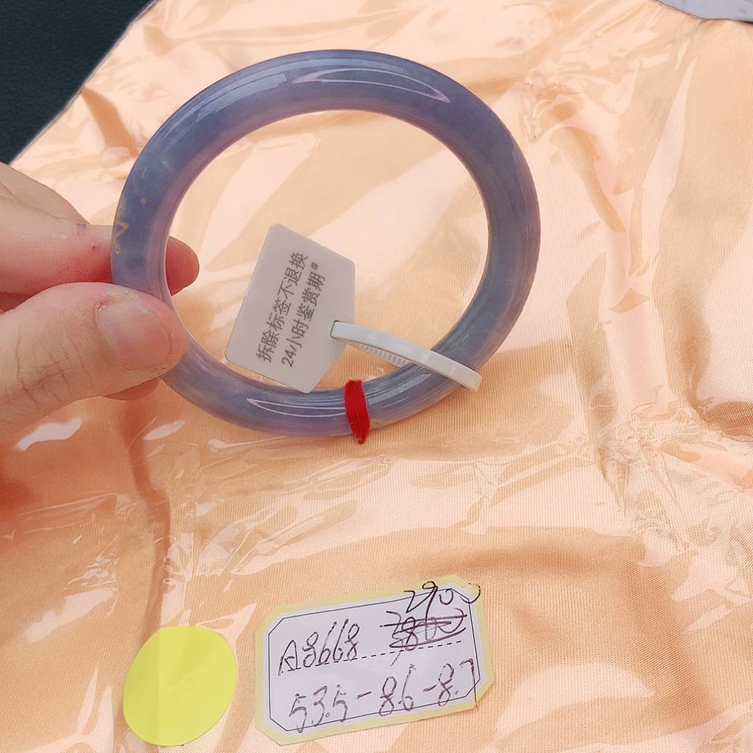 翡翠手镯未镶嵌翡翠