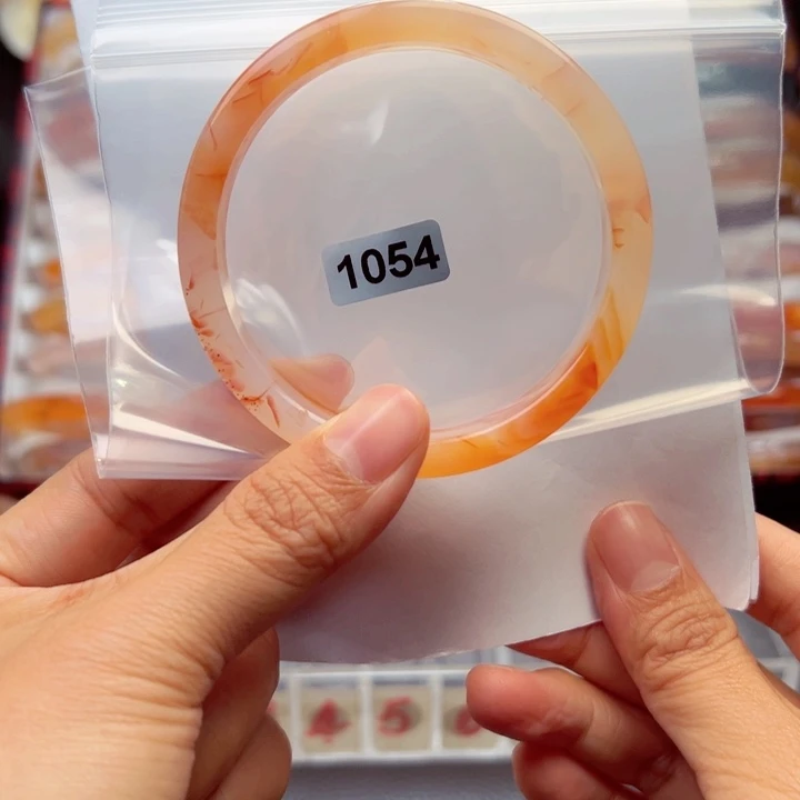 玛瑙/玉髓手镯未镶嵌林****柳