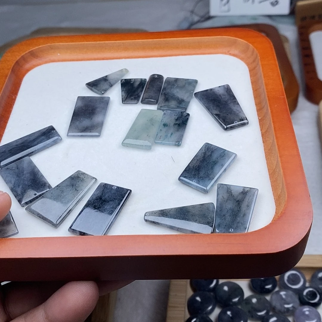 翡翠颈饰未镶嵌无事牌60一个