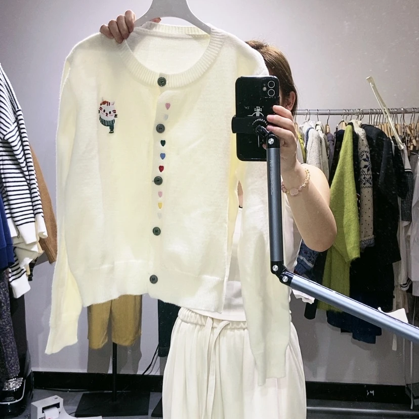 【闪购商品】米白开衫