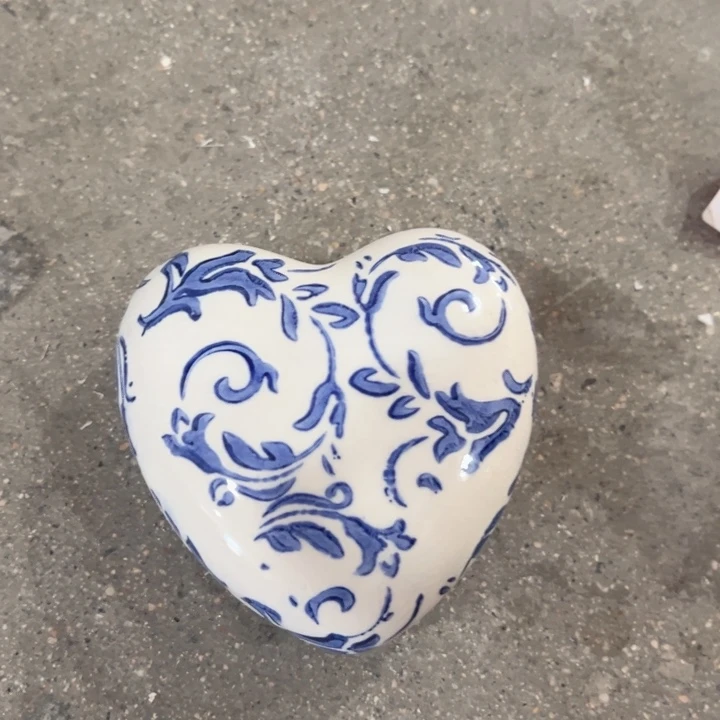 摆件爱心青花一个不退不换