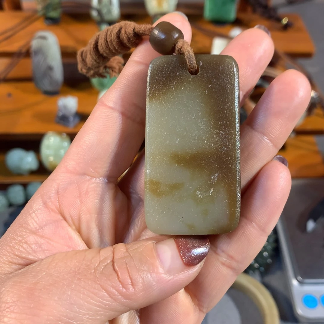 和田玉（糖玉）颈饰未镶嵌佳****毛