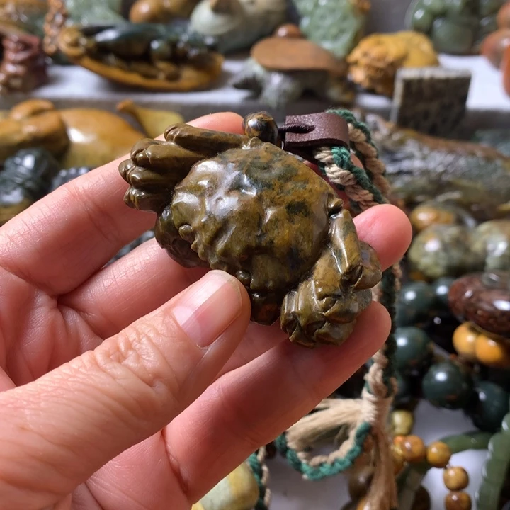 未镶嵌岫岩河磨玉（透闪石质玉）把件