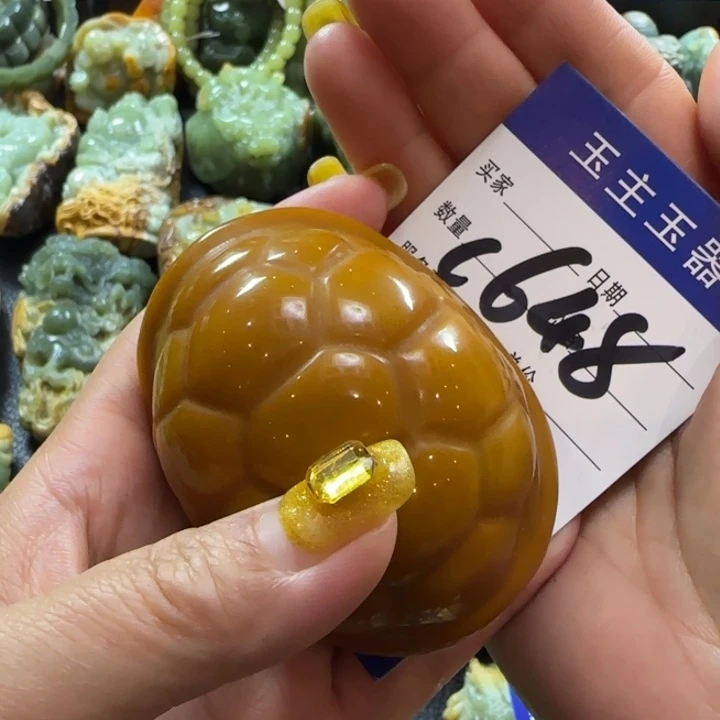 透闪石质玉未镶嵌把件