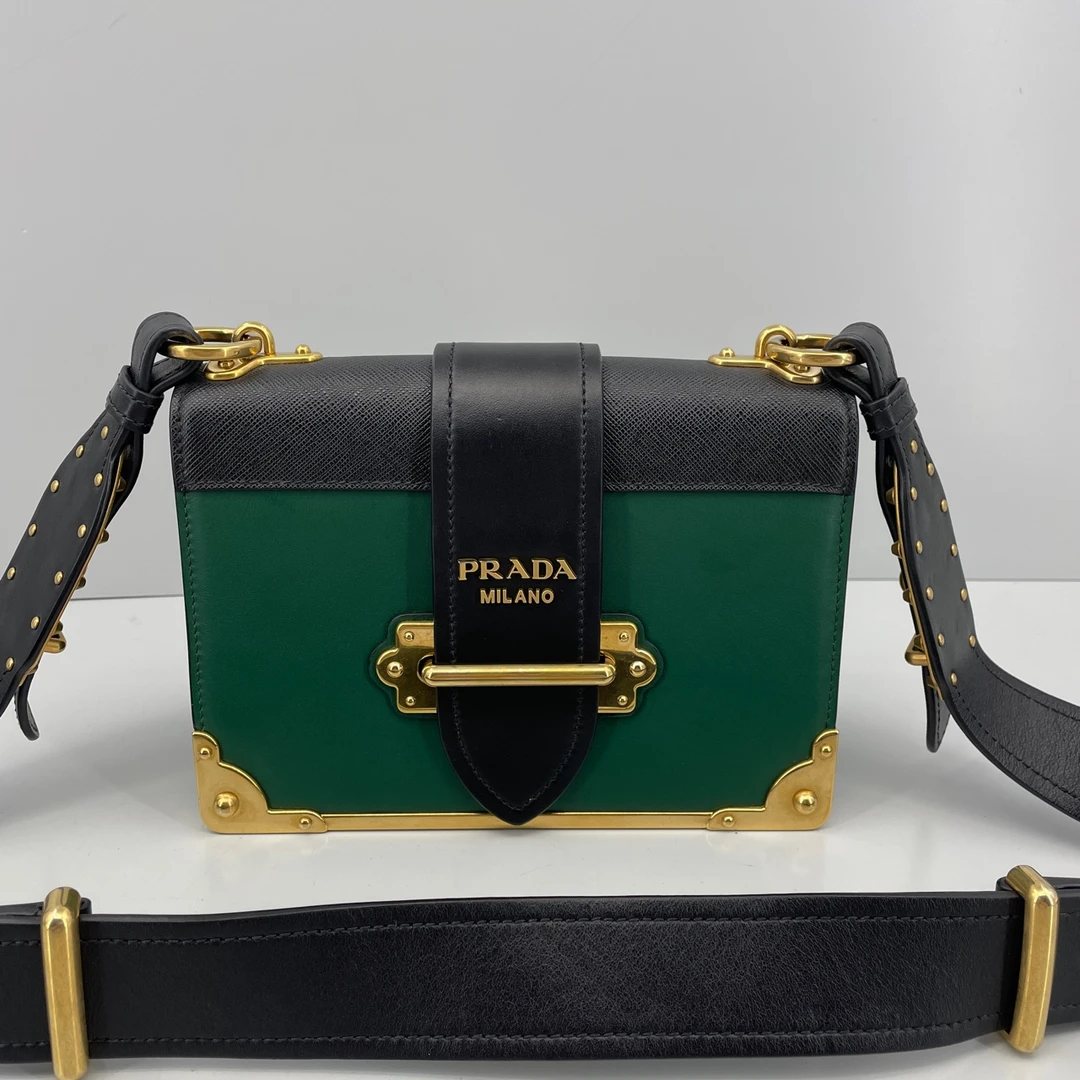 95新 Prada/普拉达 优选/宫廷绿拼黑色斜挎包20x13x10 M04291