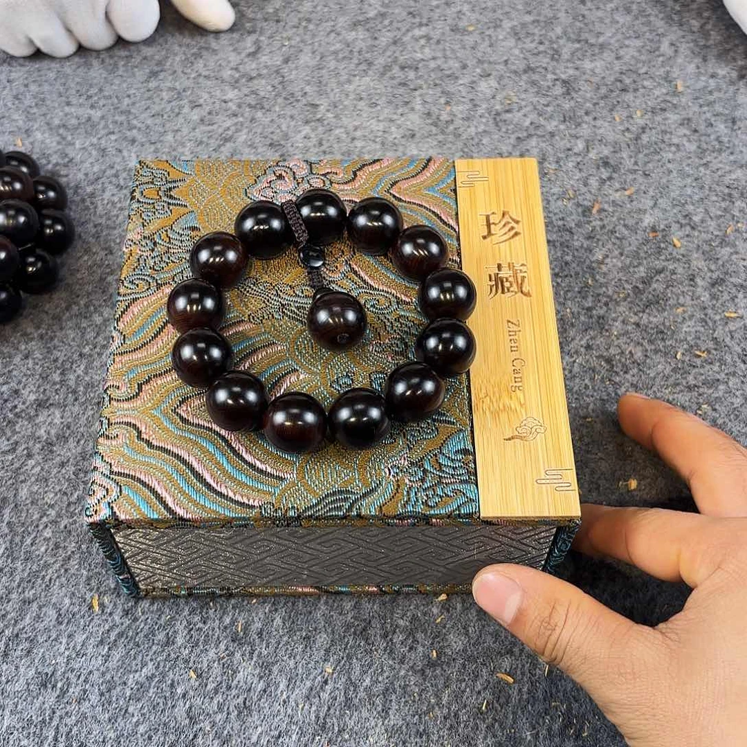 崖柏1.8五灵脂绿色结油崖柏 一档 稀有品！