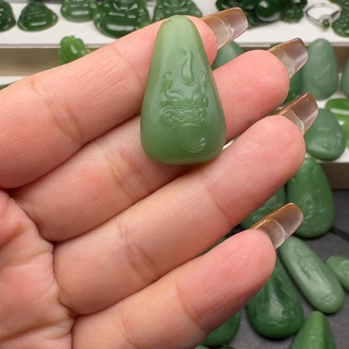 和田玉（碧玉）未镶嵌颈饰