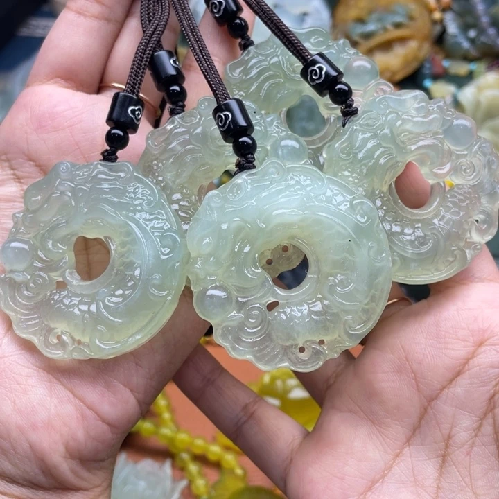 蛇纹石玉未镶嵌吊坠