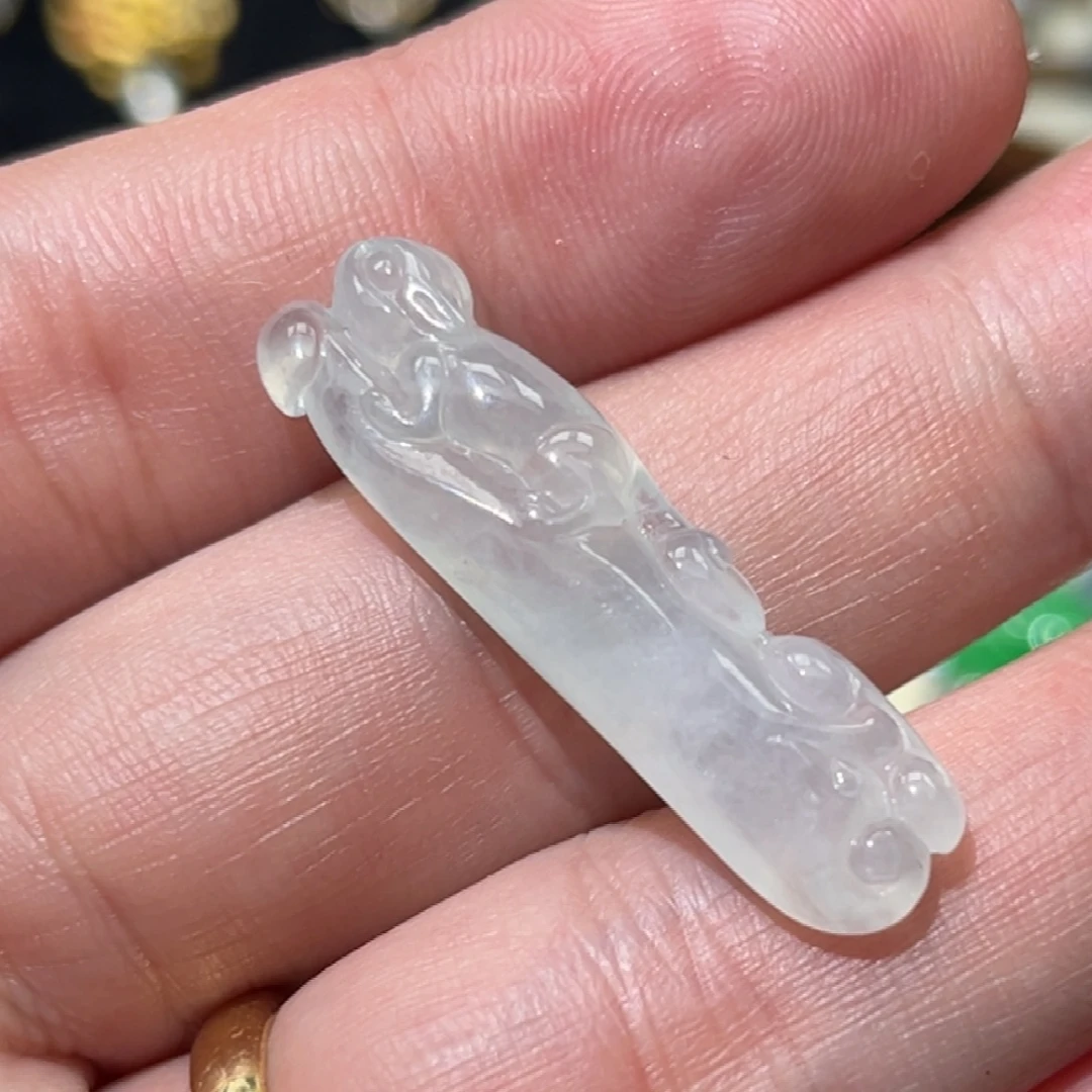 翡翠未镶嵌颈饰冰种翡翠松鼠