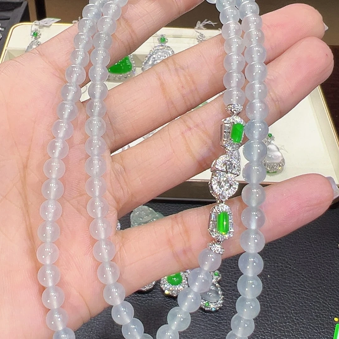 翡翠18K金镶嵌项链翡翠