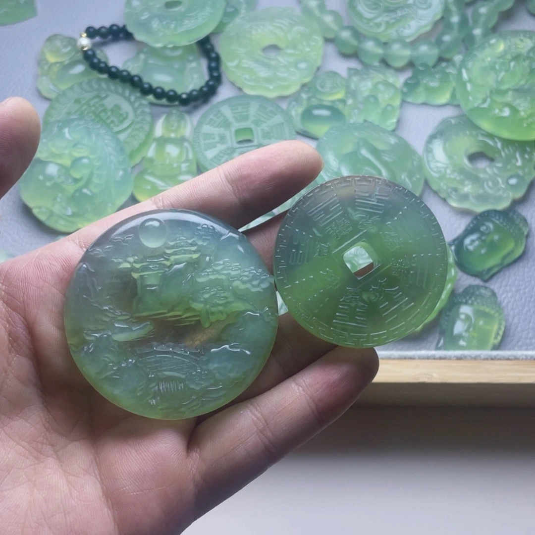 香***卷蛇纹石玉未镶嵌颈饰