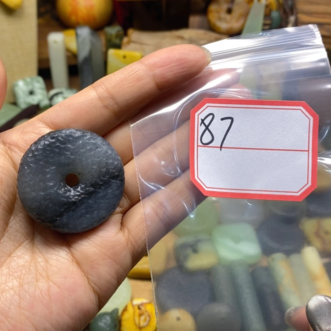 未镶嵌蛇纹石玉颈饰家***喵