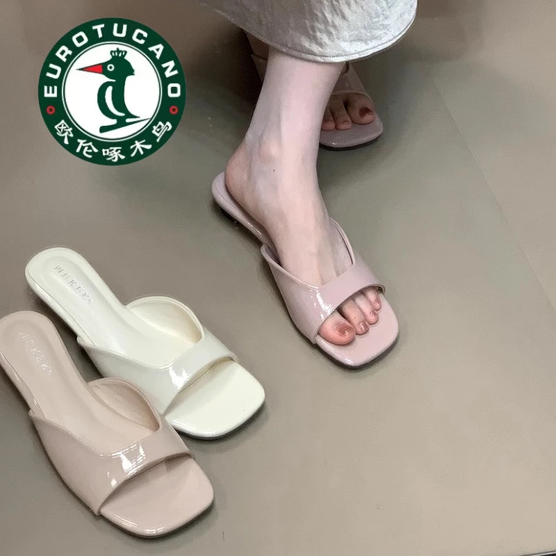 欧伦啄木鸟仙女风鱼嘴凉鞋女2025新款露趾漆皮一字拖气质性感拖鞋