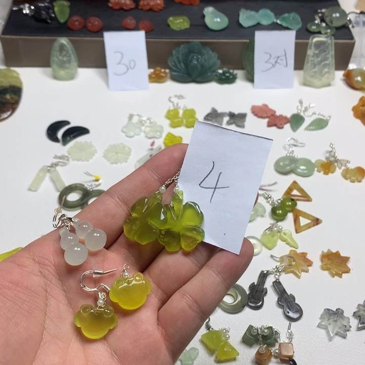 蛇纹石玉耳钉足银镀金镶嵌旗*