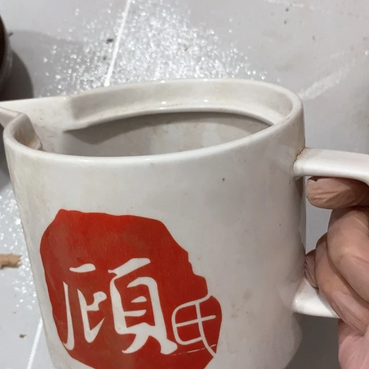 瓷片强化瓷凉水壶一把，瑕疵介意勿拍