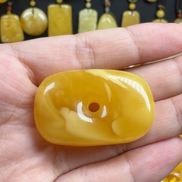 蜜蜡未镶嵌珠宝奇石