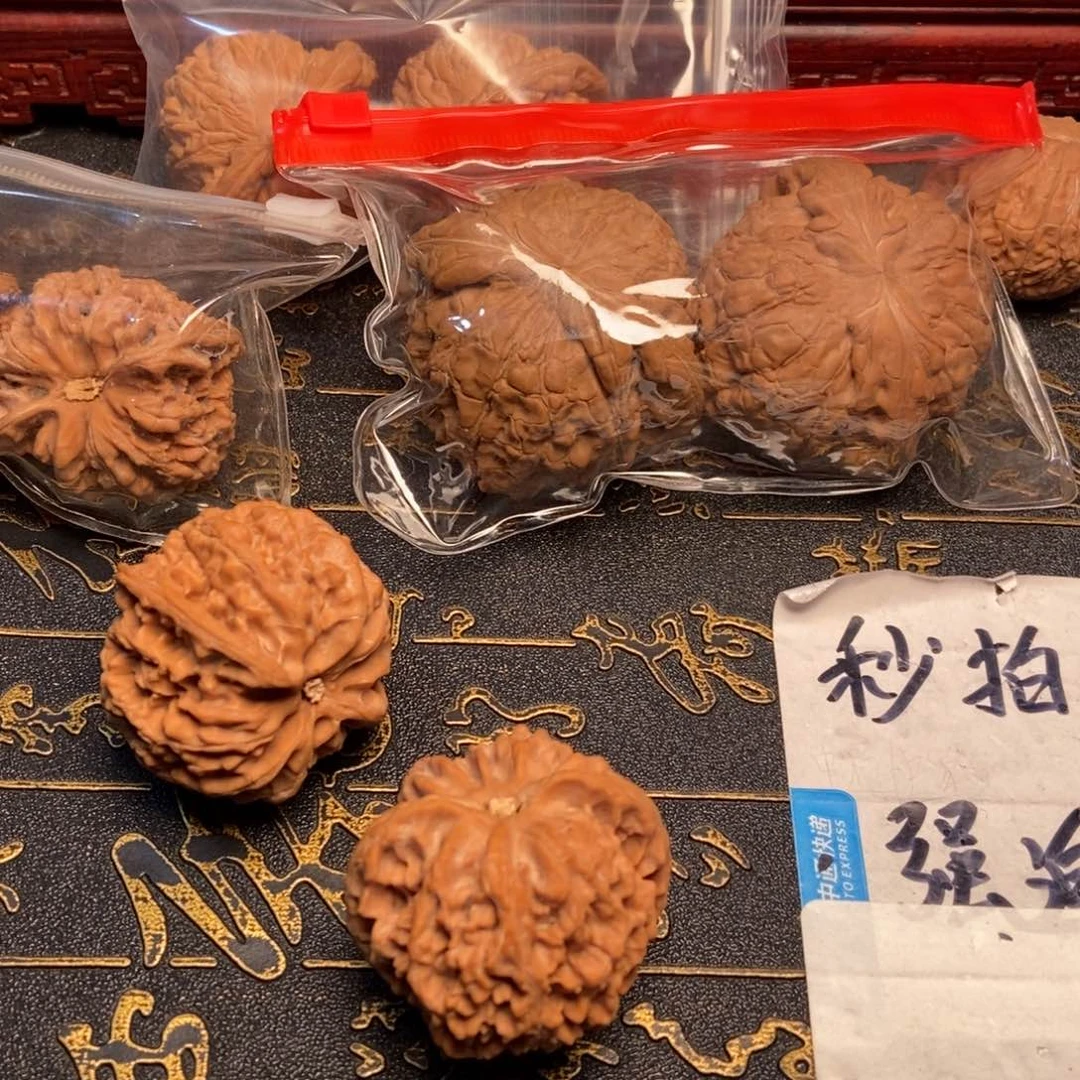 文玩核桃把件此*。苹果汁