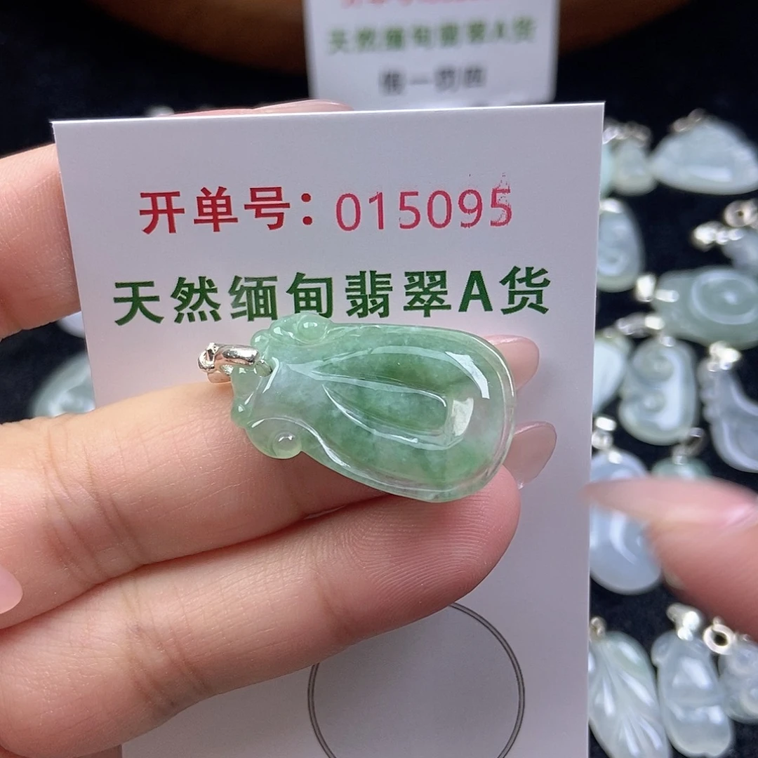 翡翠未镶嵌挂件天然