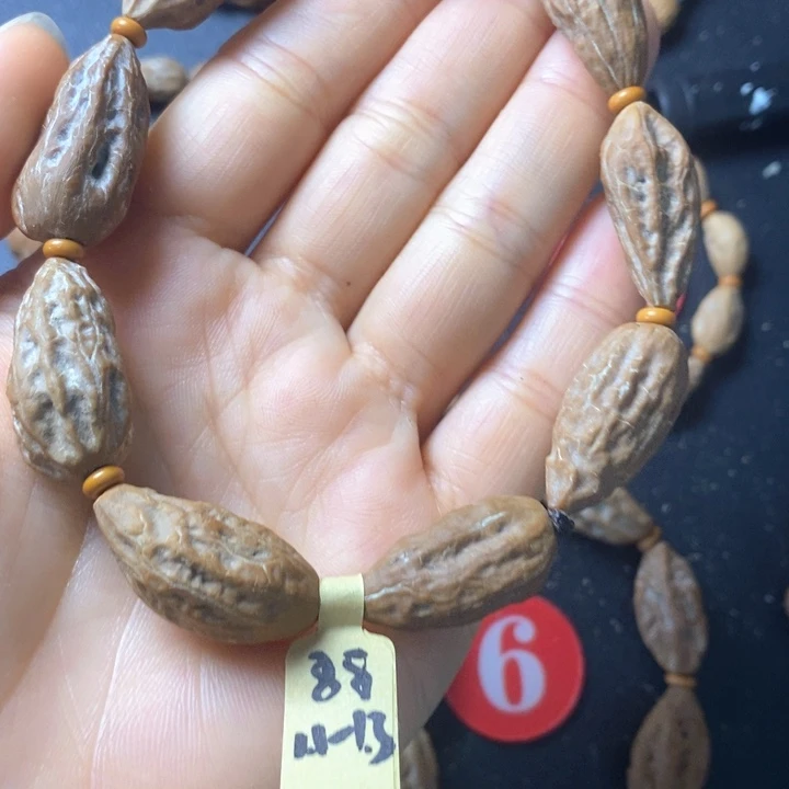 而*文玩异形秋子手串