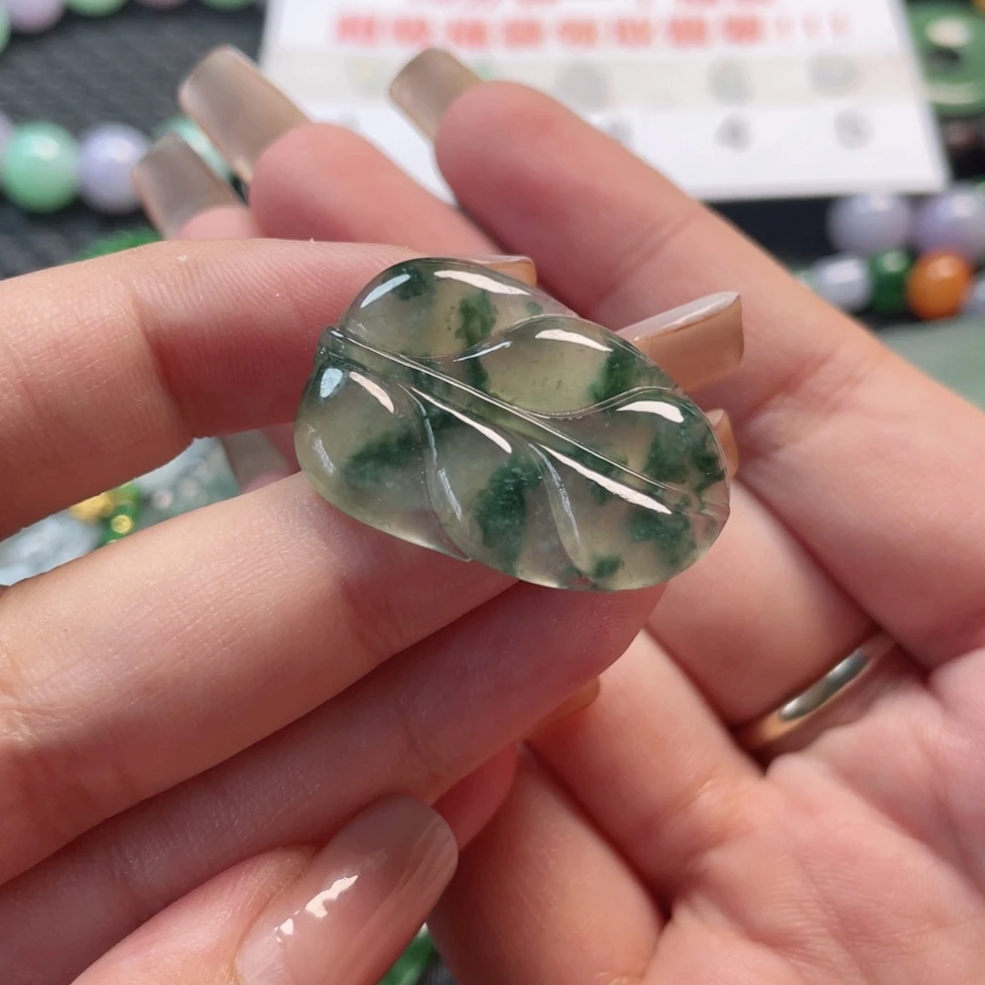 翡翠挂件未镶嵌   翡翠