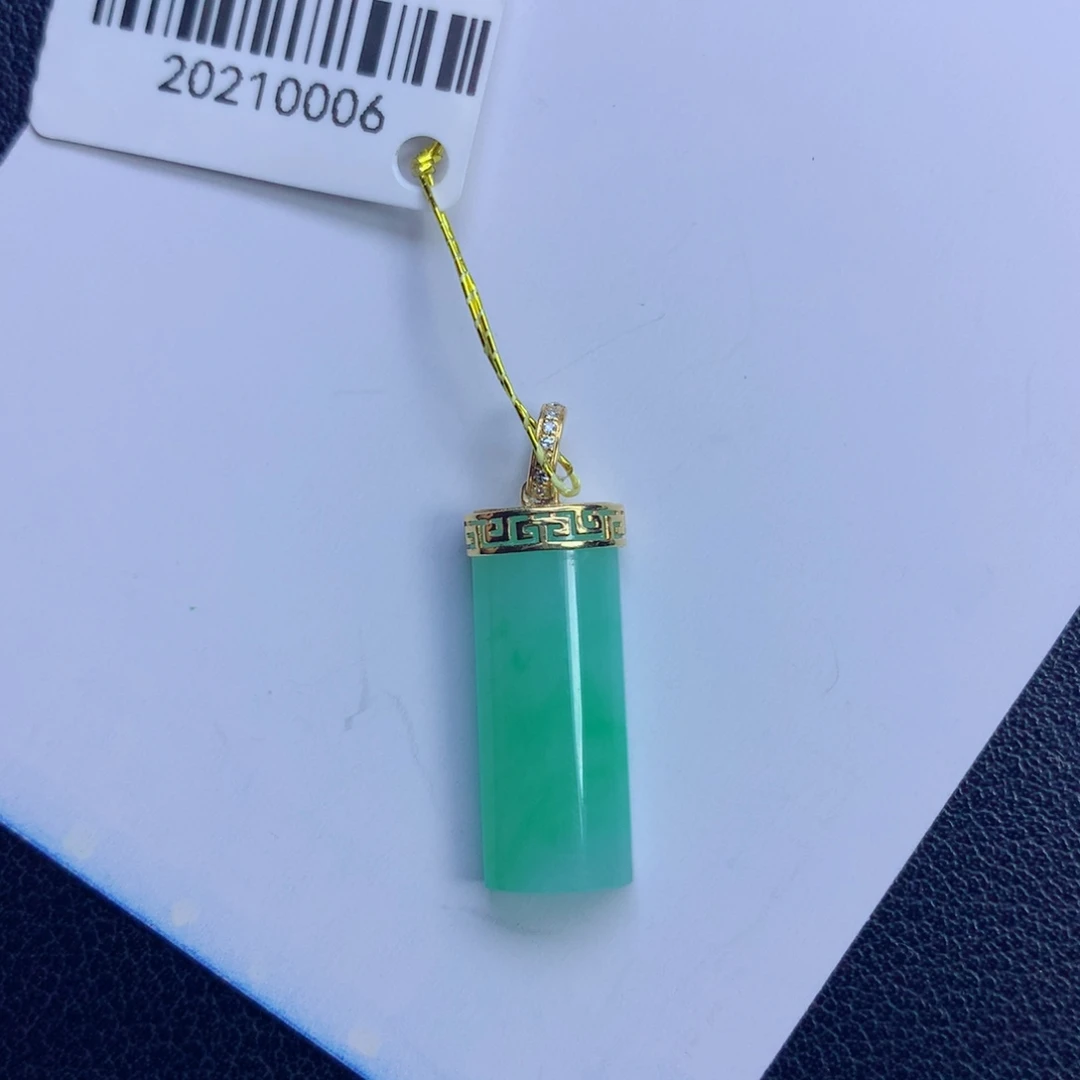 翡翠未镶嵌颈饰无事牌