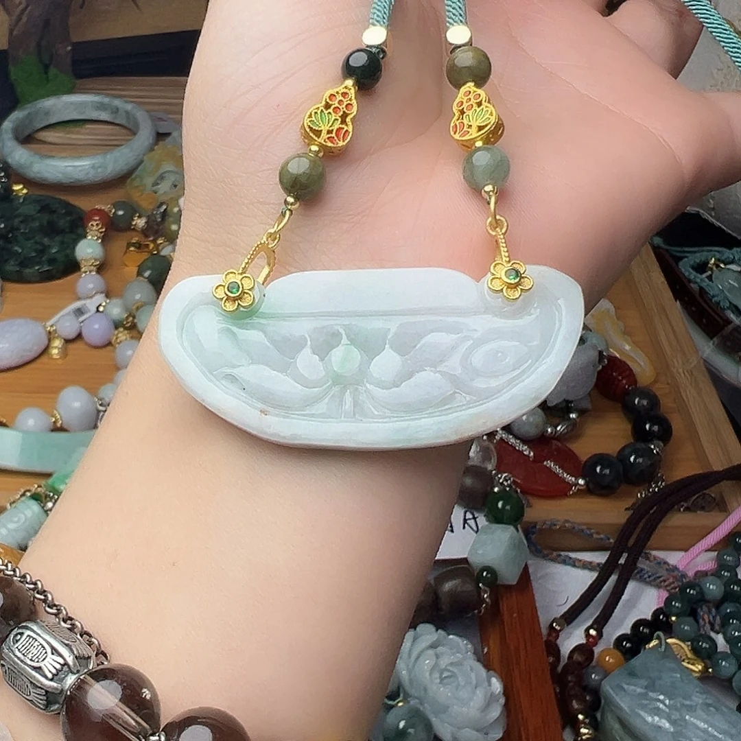 翡翠吊坠(赠链)未镶嵌吊坠