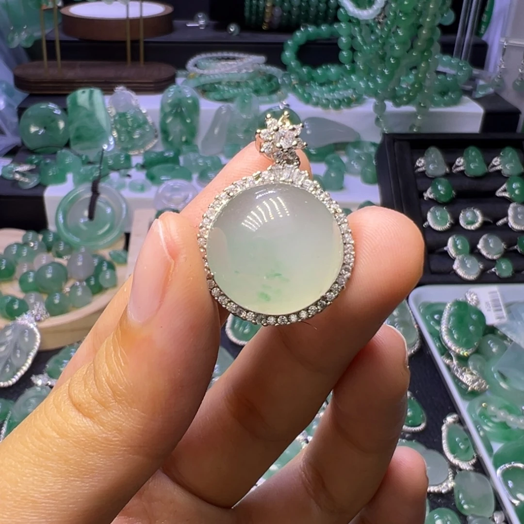 石英质玉（非洲翠）未镶嵌颈饰