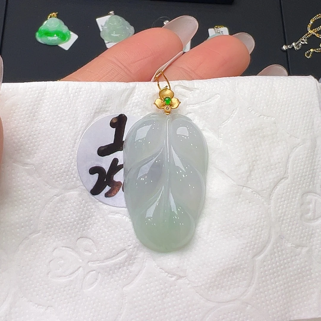 翡翠18K金镶嵌颈饰