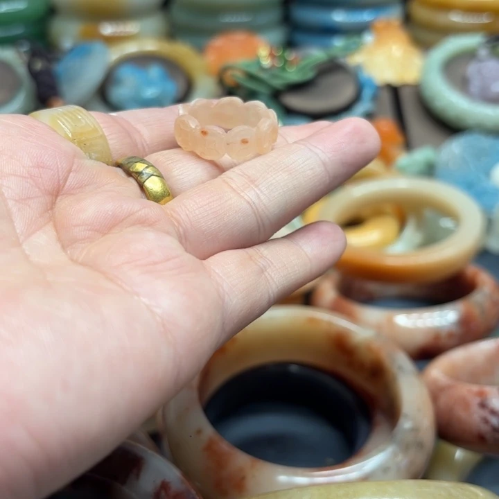 财***尖石英岩玉合金颈饰